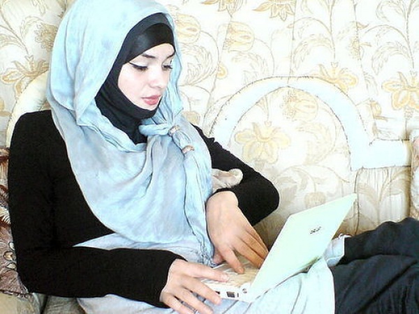 Мусульманка забеременела от мастера по компьютерам