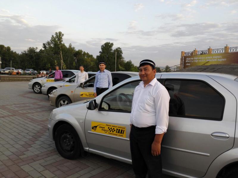 Таксист казахстан. Казах в такси. Казахский таксист. Водитель такси Казахстан. Имам Усть Каменогорск.