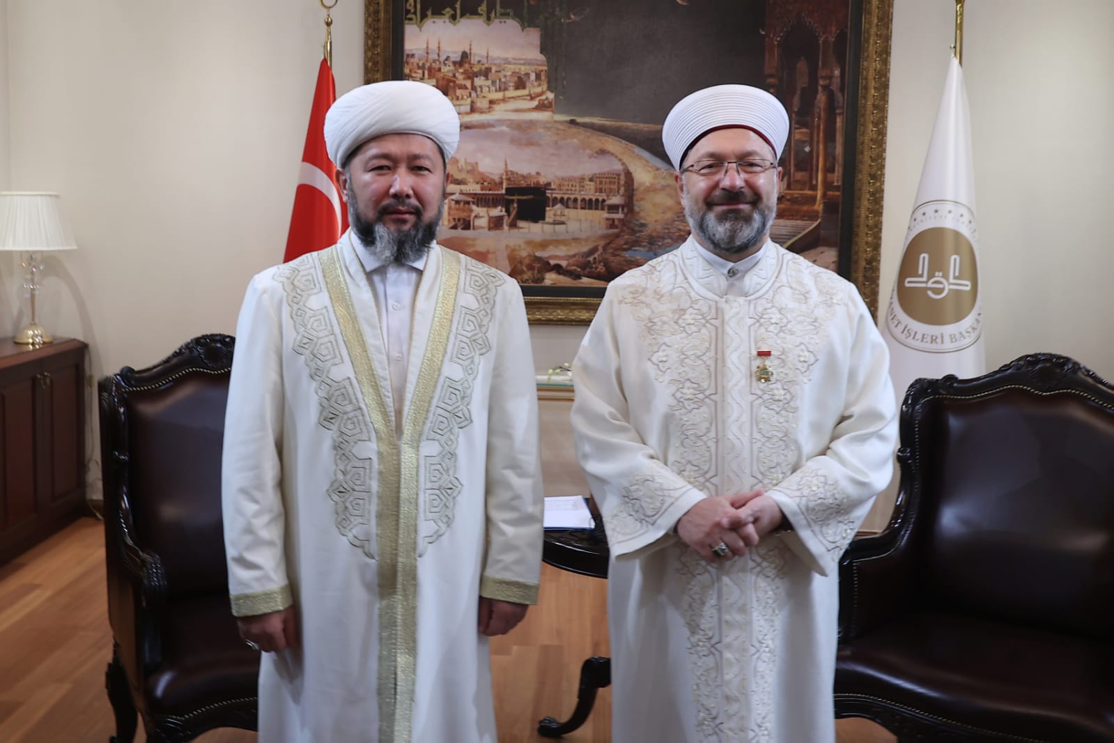 Верховный муфтий Казахстана Наурызбай кажы Таганулы и глава Управления по делам религий Турции Али Ербаш